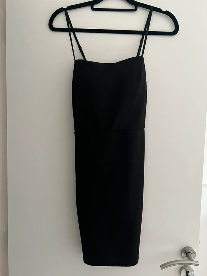 Robe moulante noire