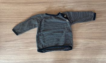 Pull rayé bleu et blanc