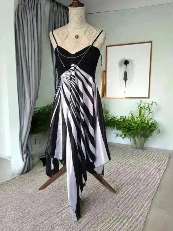 Robe a bretelles🌹 TU jusqu'au 42🌹 - photo numéro 2