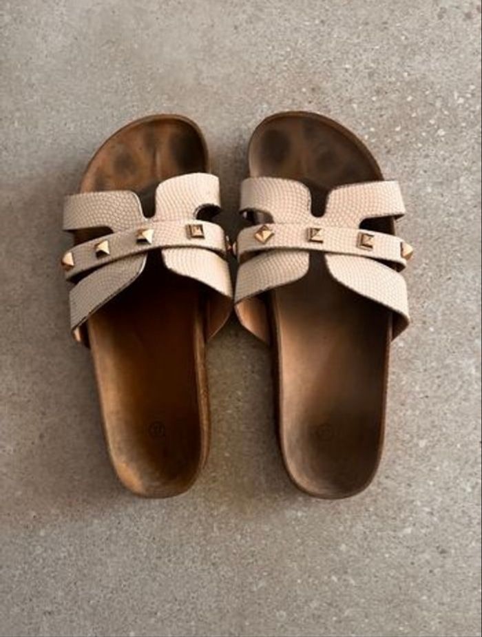 Nues pieds usagés taille 37 - photo numéro 2