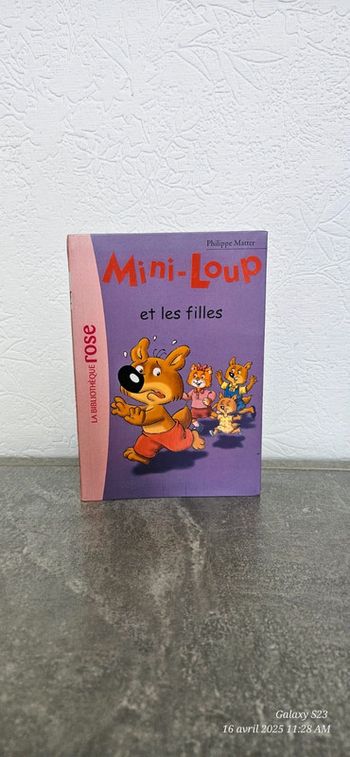 Bibliothèque rose - mini loup et les filles