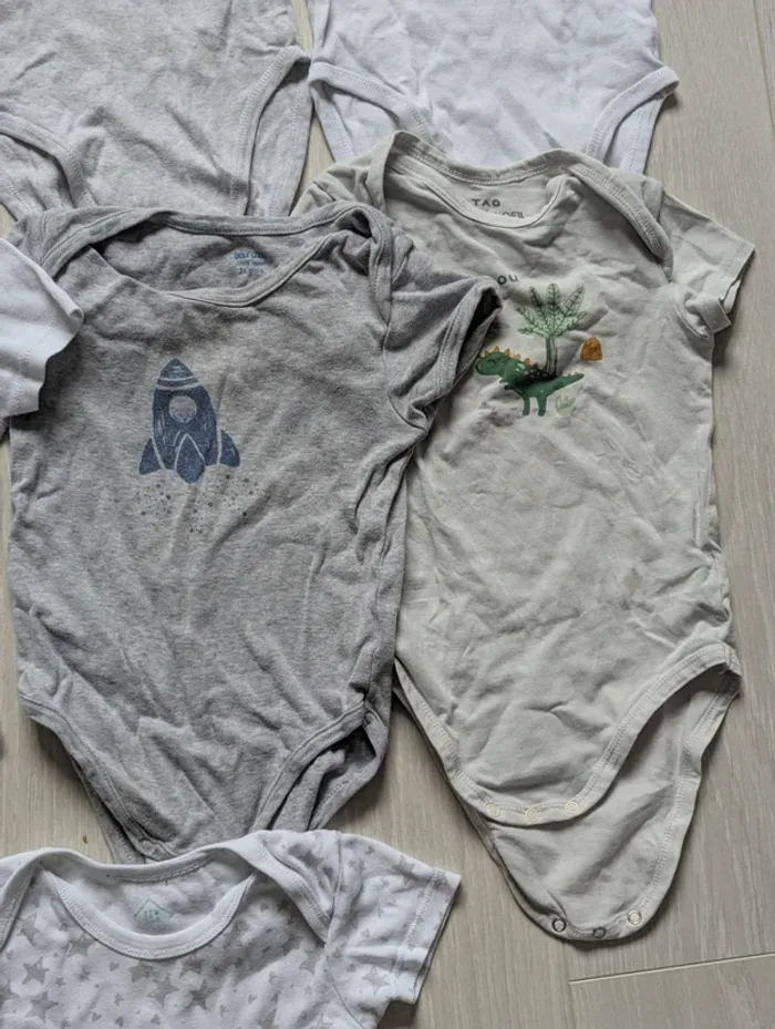 Lot 10 bodies manches courtes 23mois / 2ans - photo numéro 5