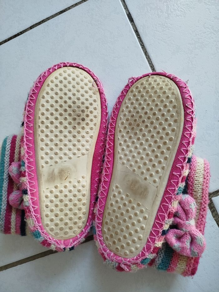 Chaussons à rayures multicolores 
Pointure 35 - photo numéro 3