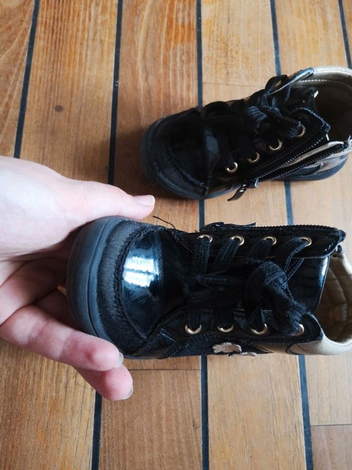 Chaussures t. 24 - photo numéro 3