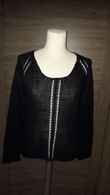 Pull léger noir, mailles ajourée