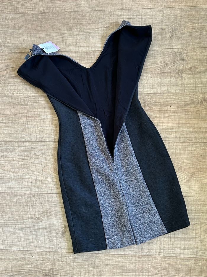 Robe grise et noire neuve à manches courtes Naf Naf taille 34 - photo numéro 8
