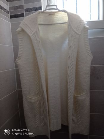 Veste longue sans manche à capuche