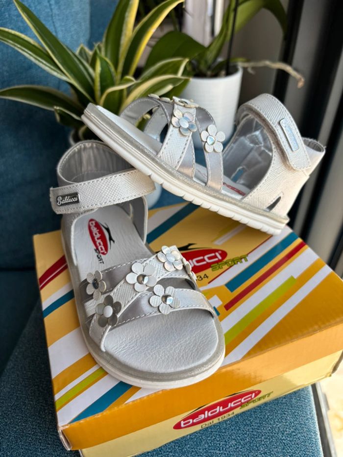 Sandales neuves gris irisée Balducci 24 - photo numéro 3