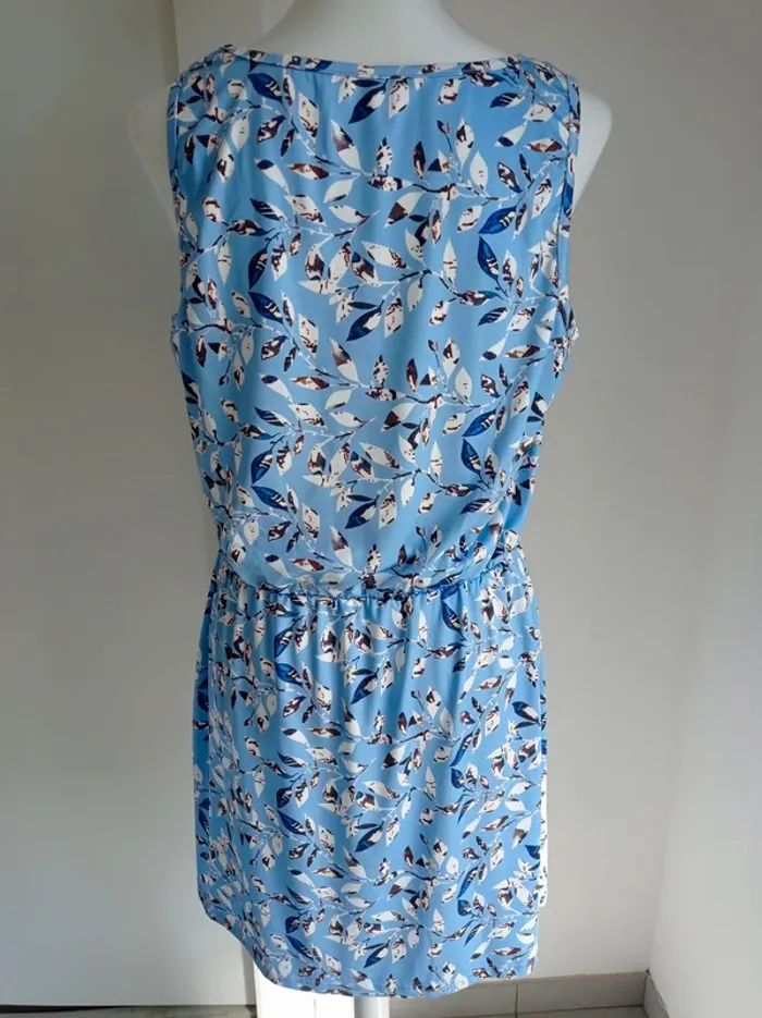 Robe bleue avec feuilles blanches imprimé fantaisie - photo numéro 3