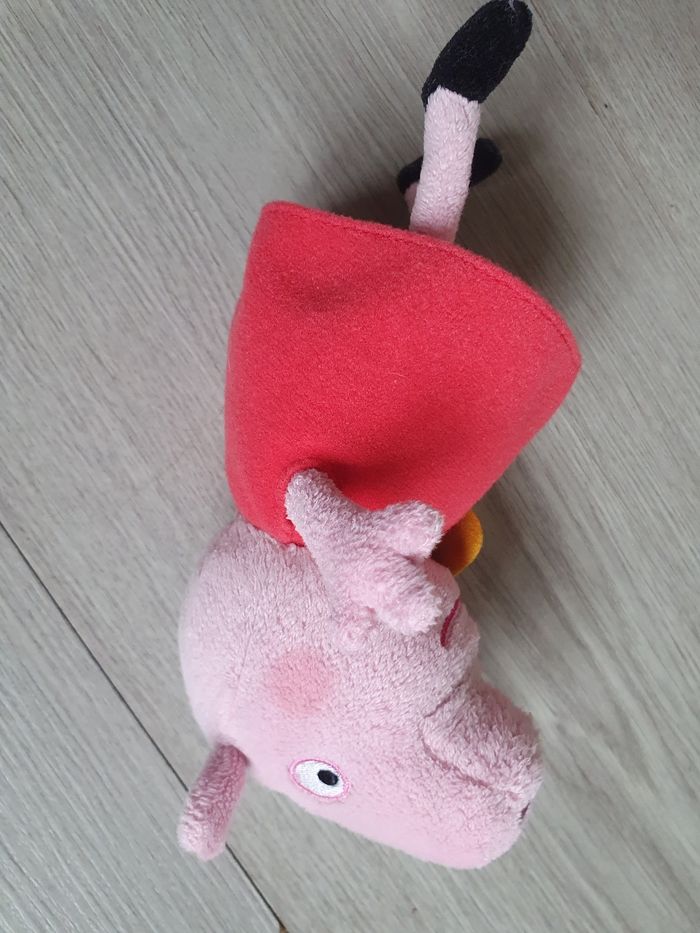 Peluche doudou Peppa pig - photo numéro 4