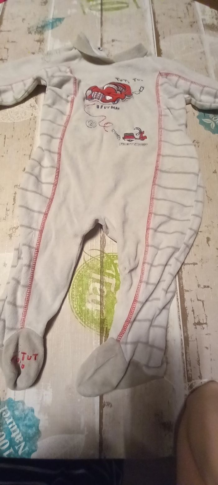 Lot pyjama et body manches courtes garçon 9 mois