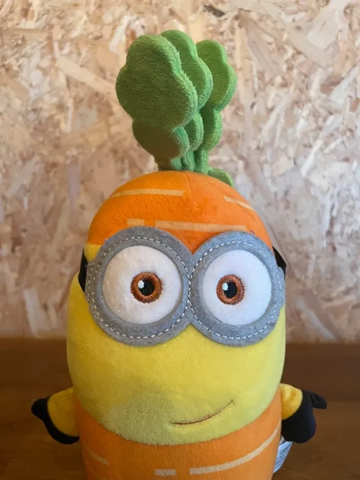 Peluche Les Minions Bob en carotte - photo numéro 2