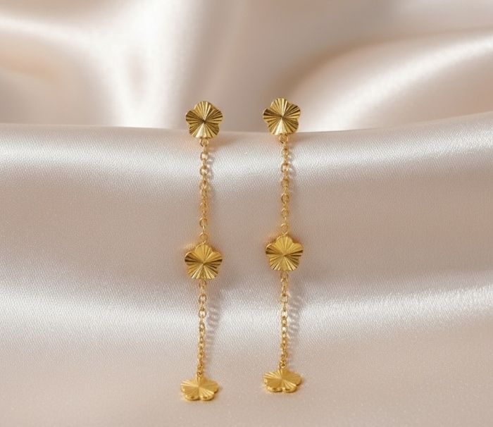 Lot de trois bijoux neufs dont deux bagues et 1 boucle d'oreille - photo numéro 2