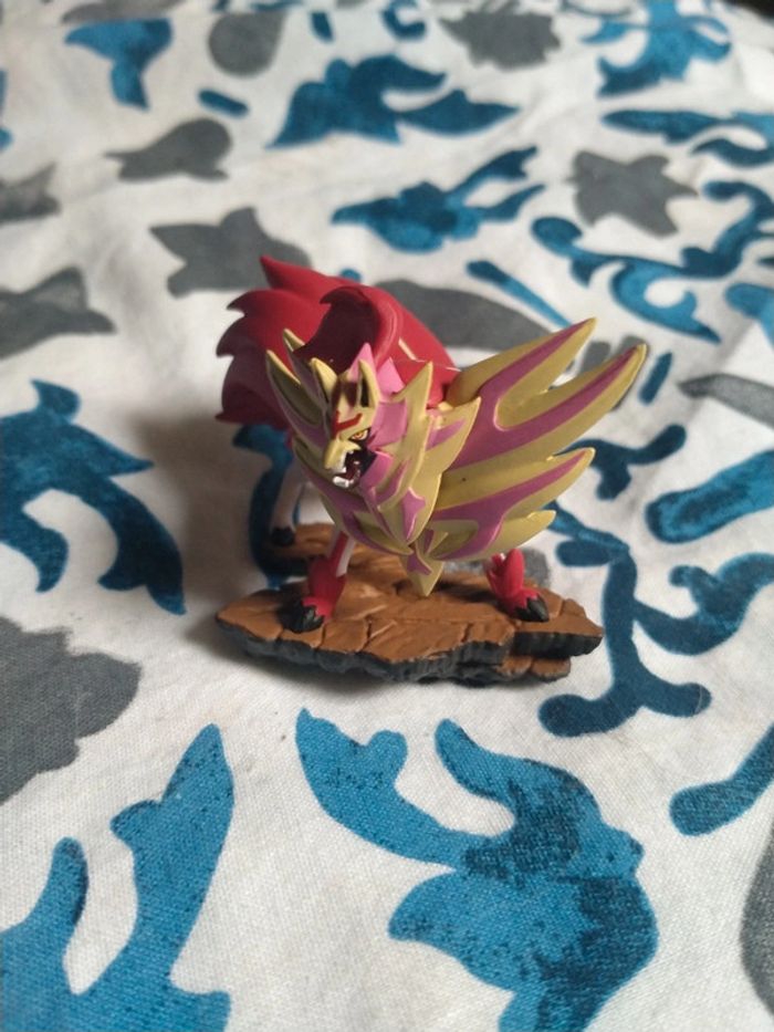 Figurine Pokémon Zamazenta shiny 2023 (neuve) - photo numéro 2