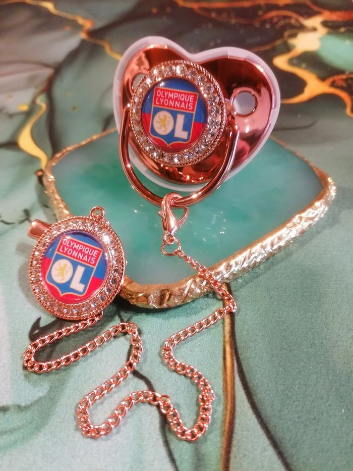 Tétine sucette avec attache olympique lyonnais rose gold - photo numéro 3