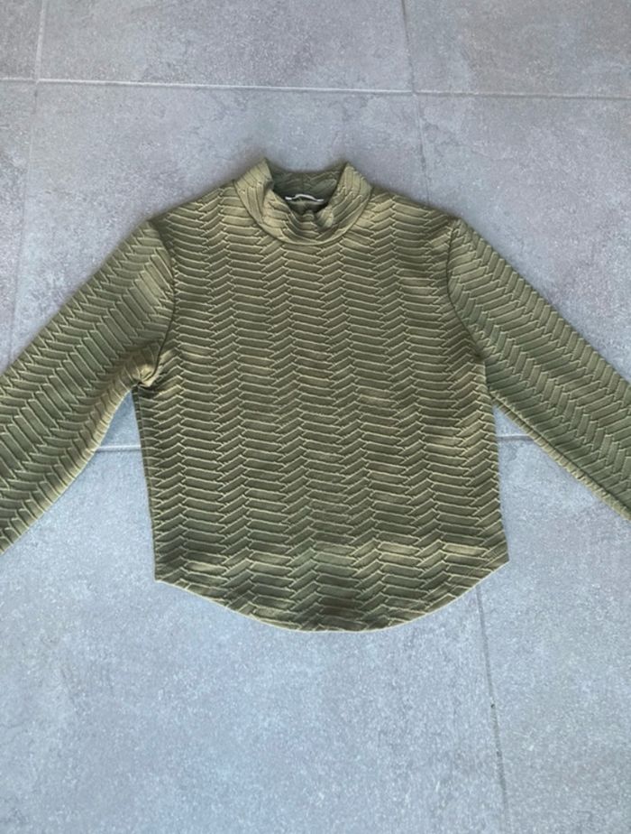 Crop top/ Haut à manches longues texturé vert kaki - photo numéro 1