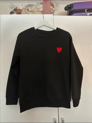 pull noir cœur