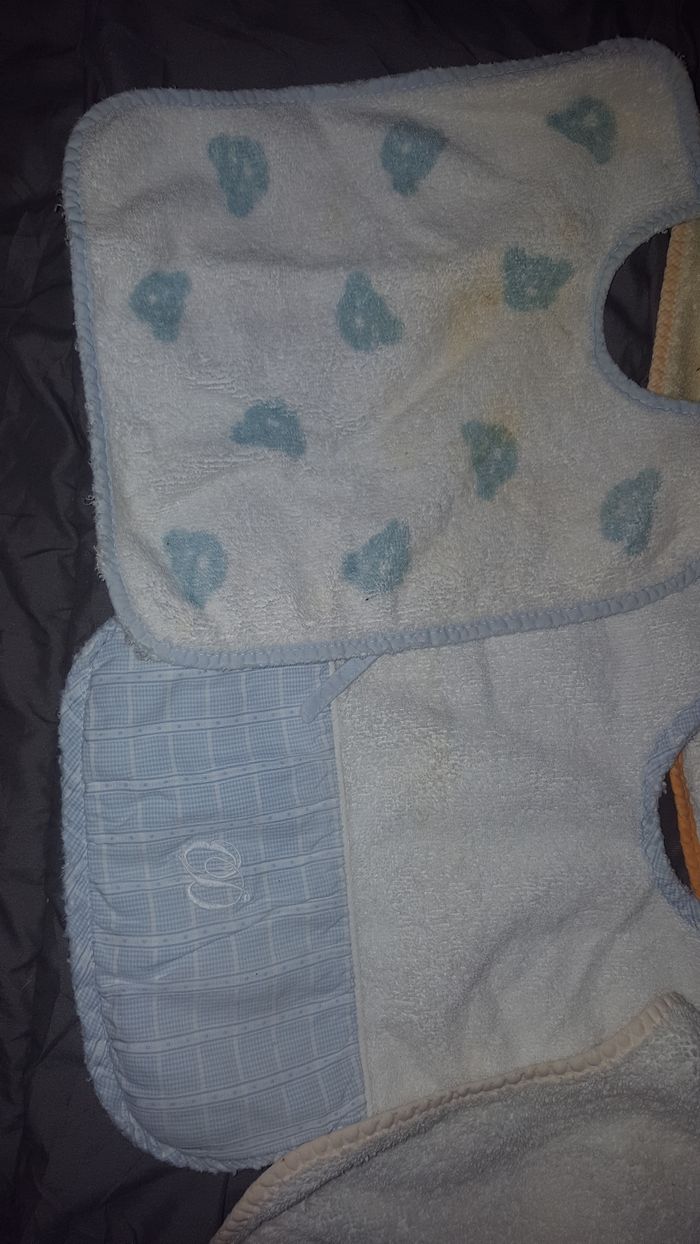 lot 7 bavoirs bb bon état - photo numéro 3