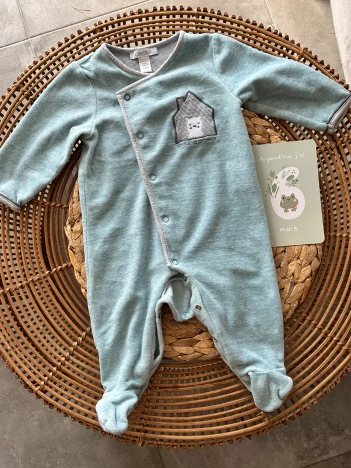 Pyjama en velours Okaïdi taille six mois