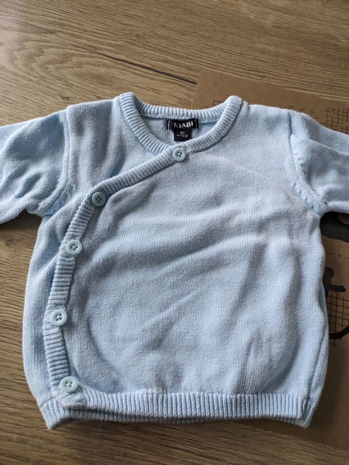 Petit gilet pull 1 mois
