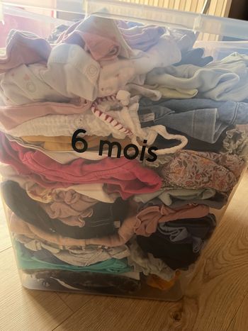 Lot 80 pièces environ 6 mois garçon et fille 