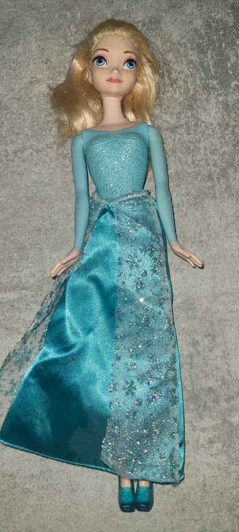 Poupée mannequin barbie reine des neiges disney elsa