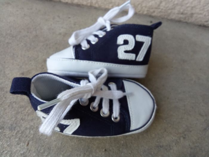 Lot de 2 paires de chaussures pour bébé garçon, Disney et autre , Simba, naissance à 6 mois environ , mi saison, taille 17,18 environ - photo numéro 2