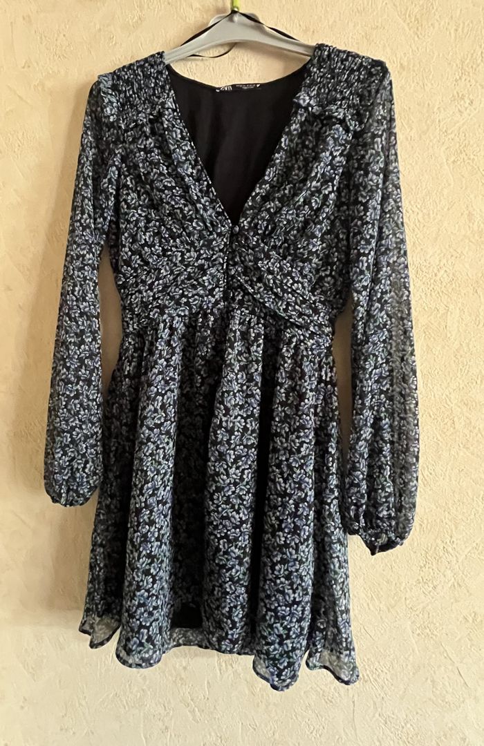 Robe fleurie manches longues (XS-34) Zara