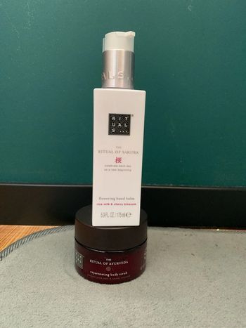 Baume pour les mains + crème pour le corp .