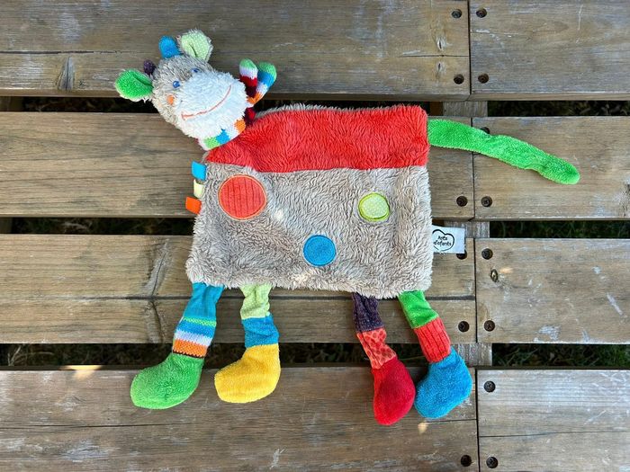 Doudou plat girafe/vache multicolore Mots d'enfants