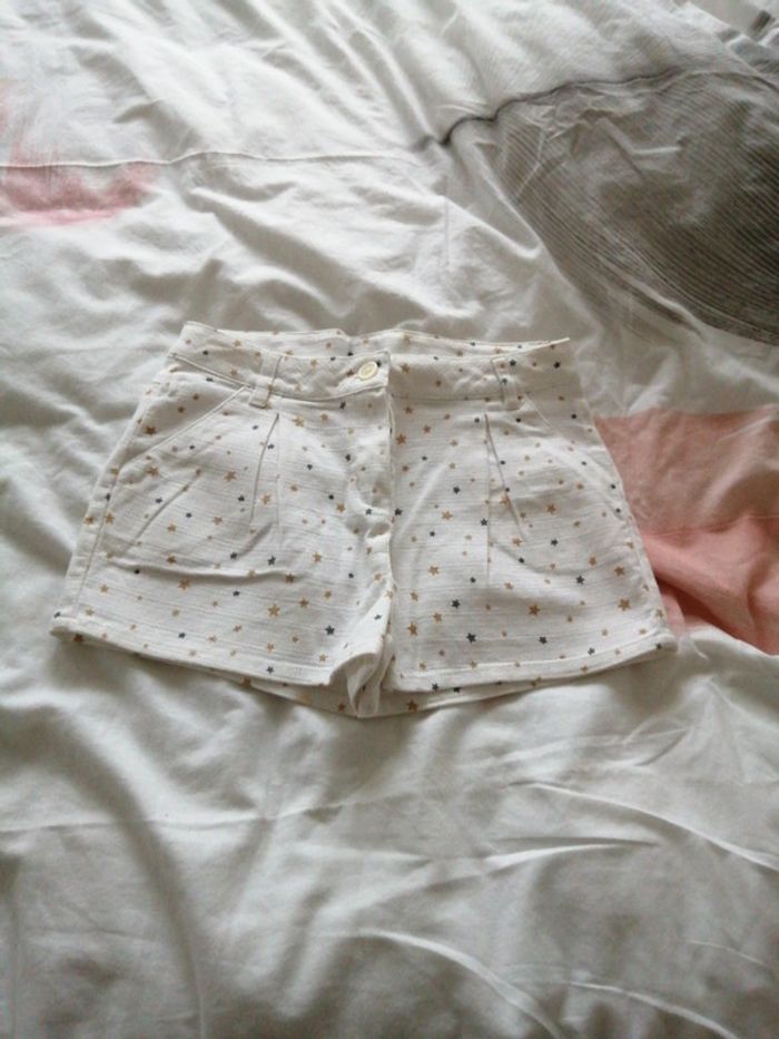 Short fille orchestra