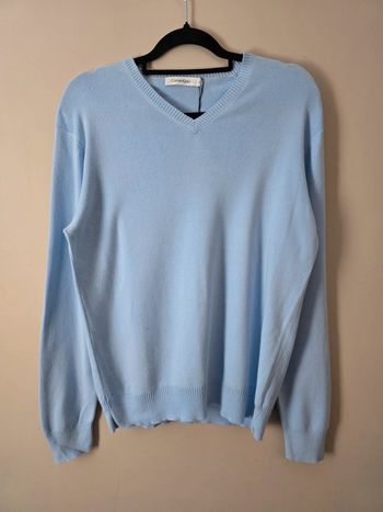 Pull sweat Calvin Klein col V bleu ciel coton taille S – Basique chic et confortable