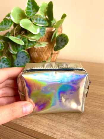 Mini pochette holographique argentée zip noir format compact
