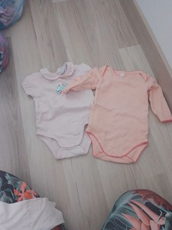 Lot de 2 bodies taille 6 mois