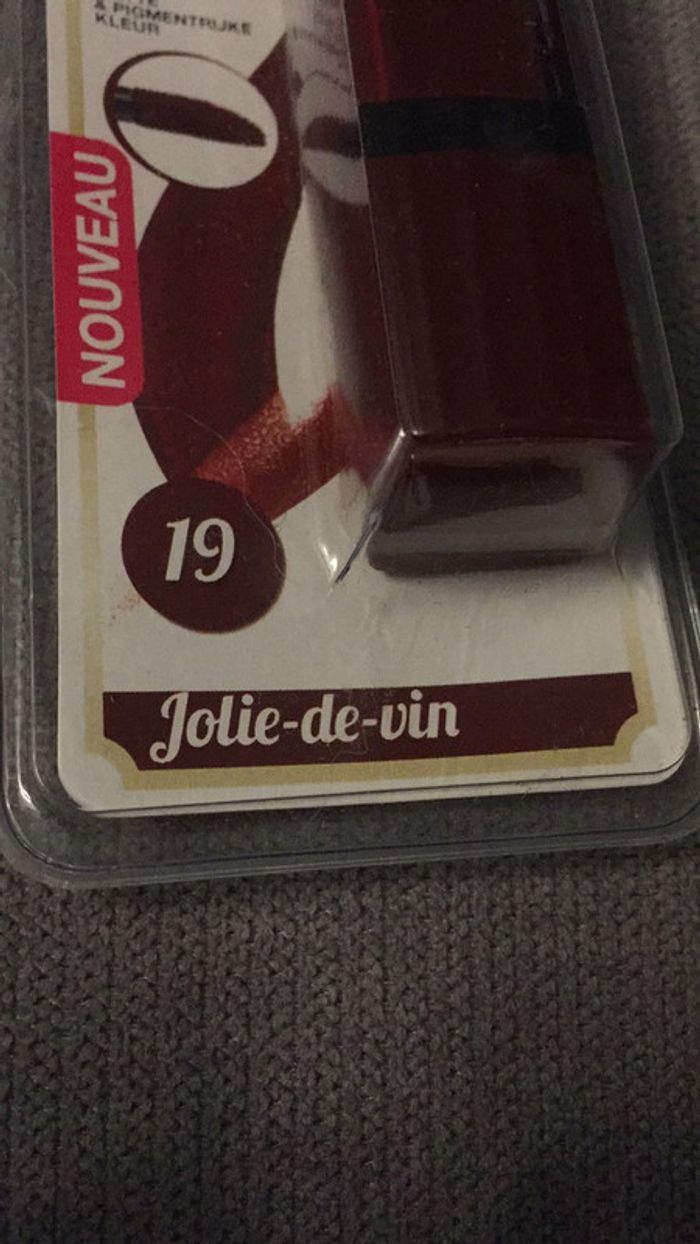 3-Rouge à lèvres stick NEUF - photo numéro 4