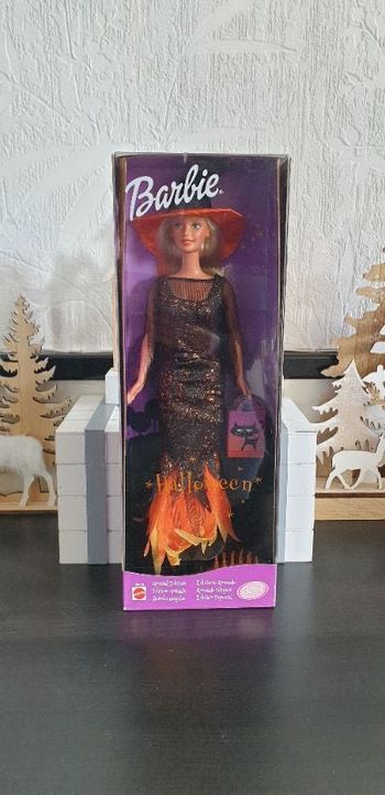 Poupée barbie d' halloween de collection neuve dans sa boîte avec accessoires