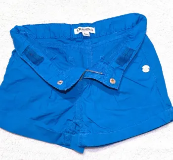 Short bleu, Creeks, 6 ans