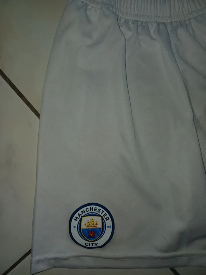 Superbe ensemble Manchester City - photo numéro 3
