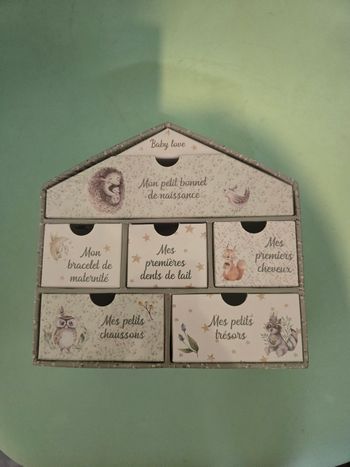 Maison coffret naissance encore emballée