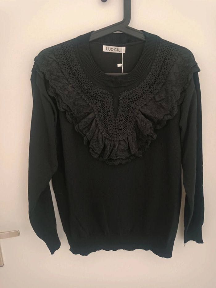 Pull noir dentelle noire Taille M/L Neuf avec étiquette - photo numéro 2