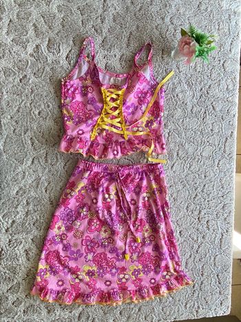 Superbe ensemble débardeur jupe 10 ans