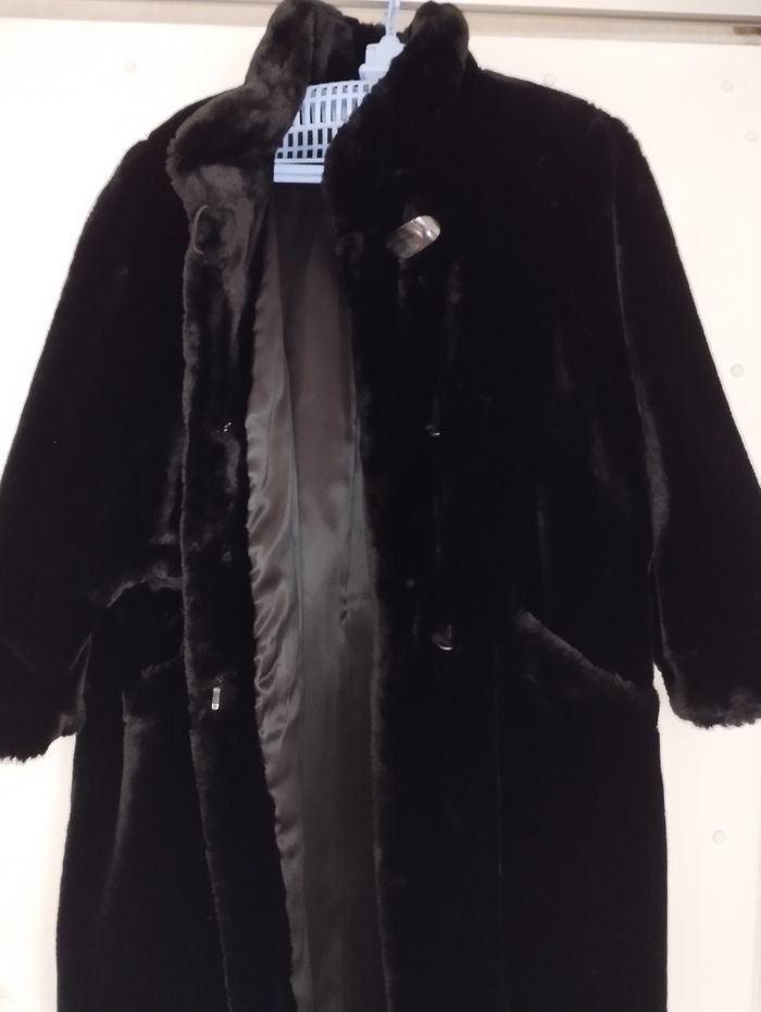 Manteau en fausse fourrure - photo numéro 2