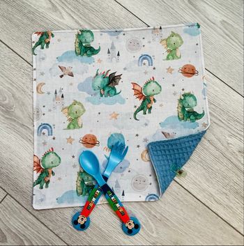 Serviette de cantine 30X30 bébé dinosaure 