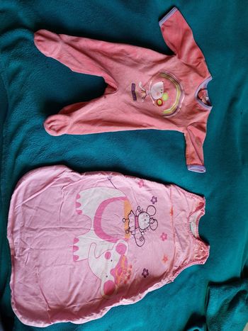 Pijama et gigoteuse fille