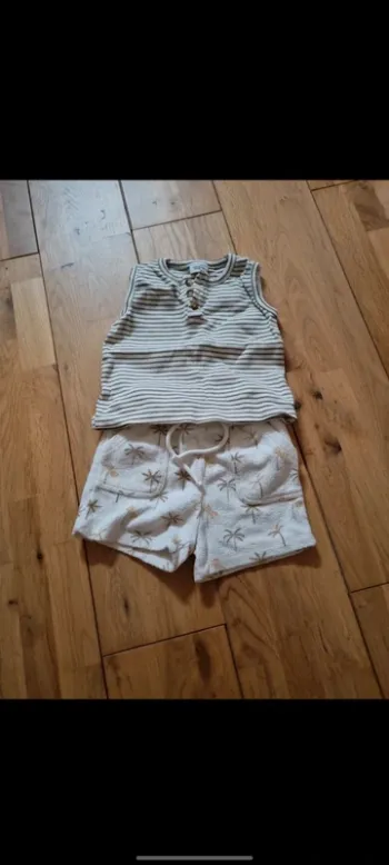 Ensemble tape à l'œil