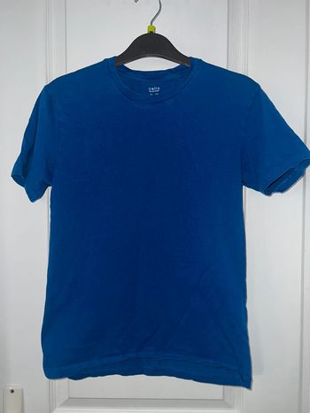 T-shirt bleu, uni manches courtes