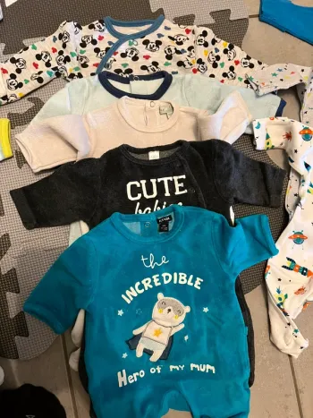 Lot  5 pyjamas