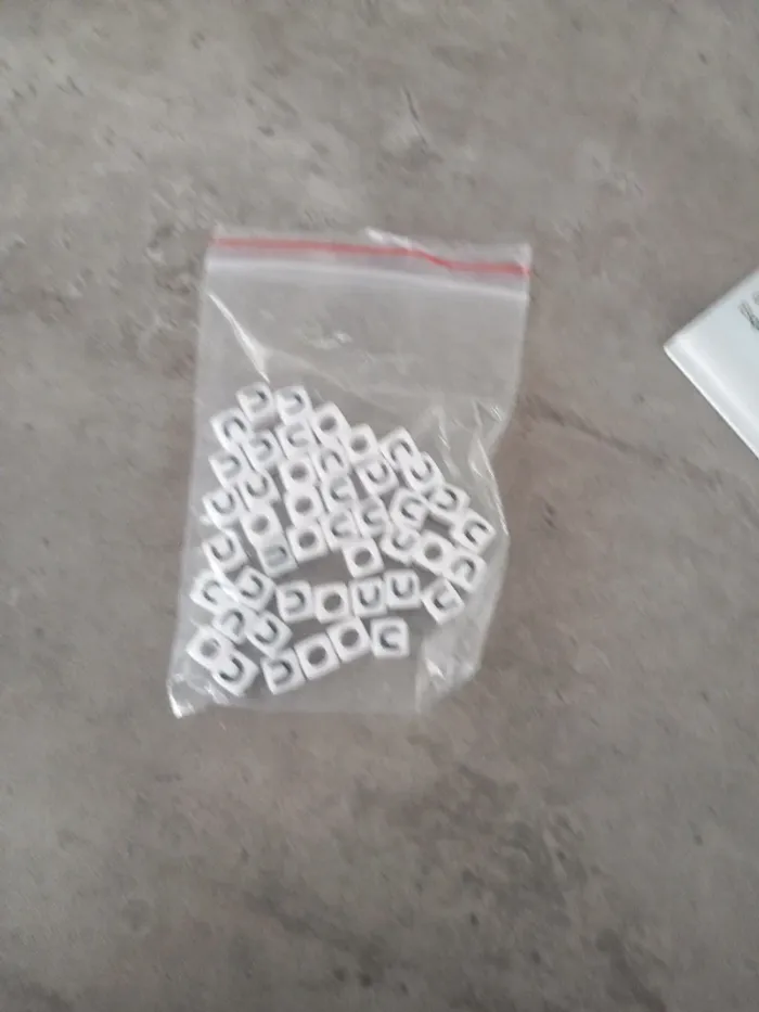 Perles lettres acrylique