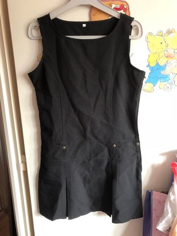 Robe noire, taille 34.