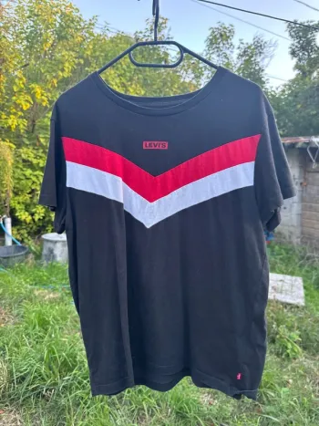 T shirt noir rouge blanc Levi’s